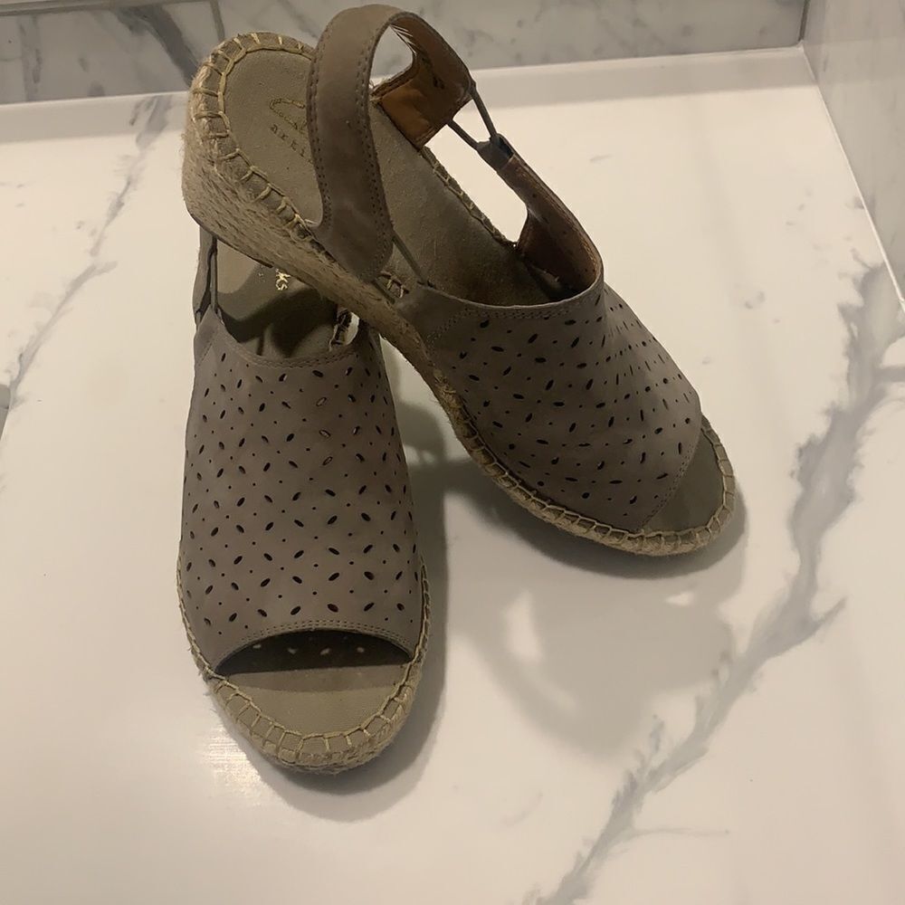 Clarks Taupe Gray Wedges - Picture 1 of 11